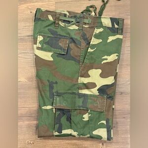Vintage Parklands Canada BDU CamoCargo Pants 
Size Large Regular